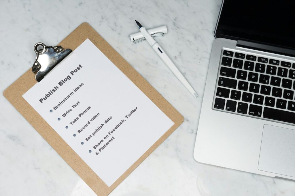 Checklist on paper for formatting a CV before applying